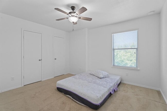 Building Photo - 1109 Hyde Park Dr