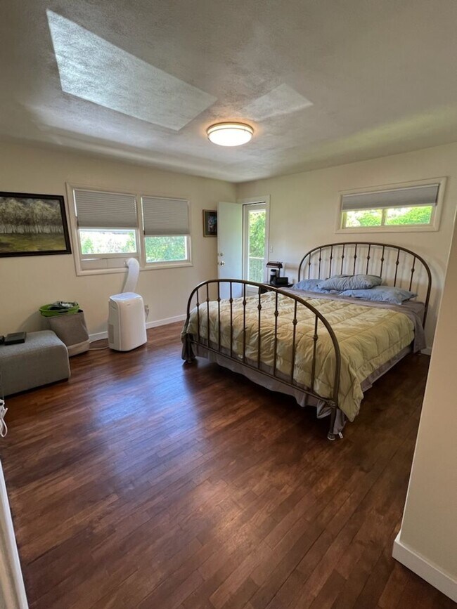 Building Photo - 2322 Fifth St