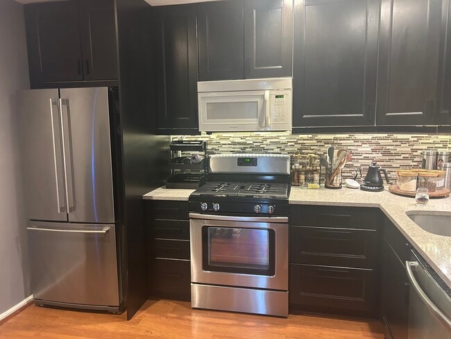 Building Photo - 13 Quince Ct