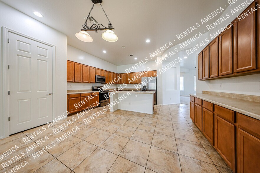 Building Photo - 6274 S View Ln