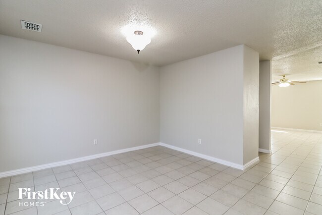 Building Photo - 3913 Fox Run Dr