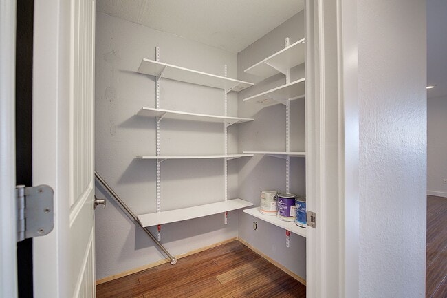 Building Photo - 2bd/1ba Kirkland Condo