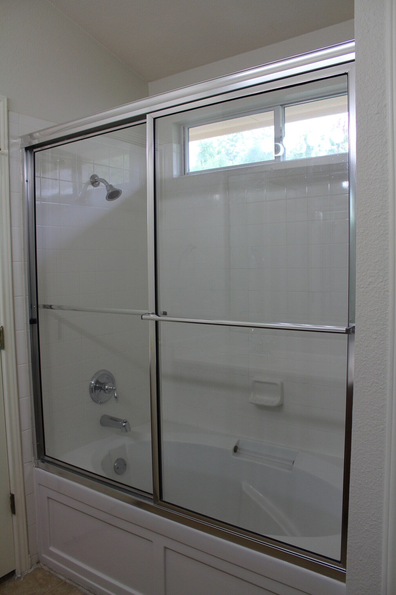 Master bathroom - 5605 Bentsen Ln