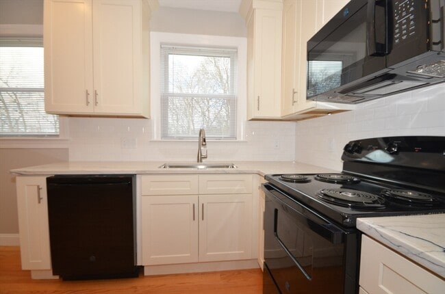 Building Photo - 18 Eaton Ave