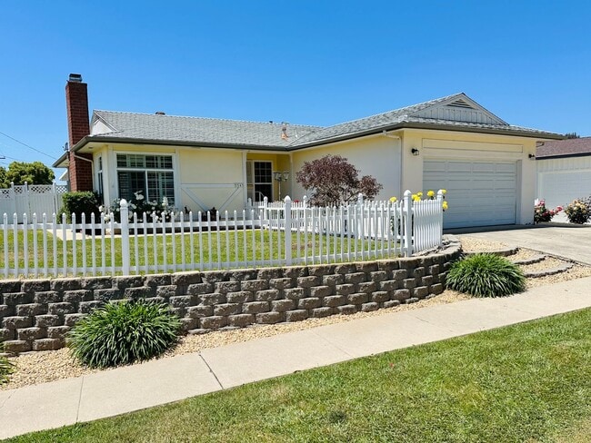 Primary Photo - Adorable 3 bedroom in La Mesa!