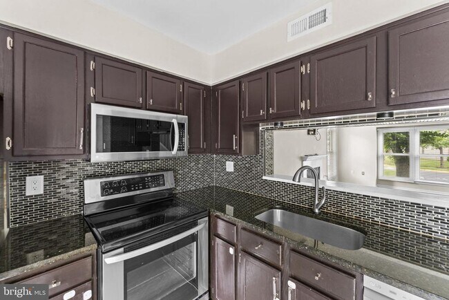 Building Photo - 7302 Rokeby Dr