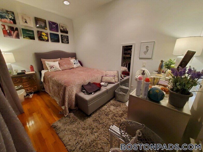 Building Photo - 57 Westland Ave