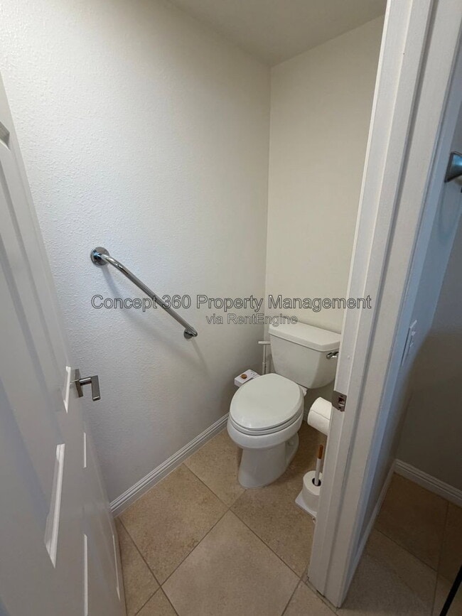 Building Photo - 237 Novara Dr