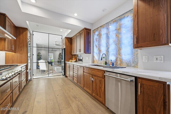 Building Photo - 3112 E Palo Verde Dr