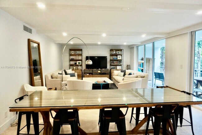 Building Photo - 605 Ocean Dr