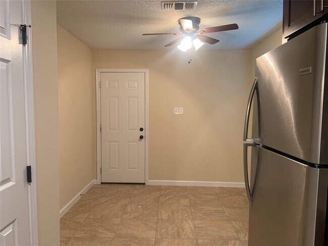 Building Photo - 16618 Oxnard Ln
