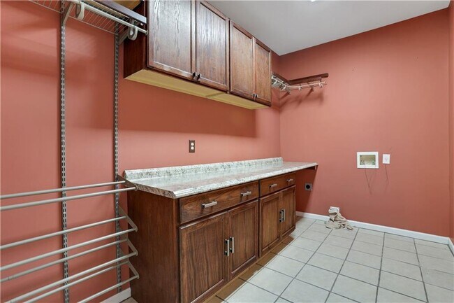 Building Photo - 127 Tara Blvd