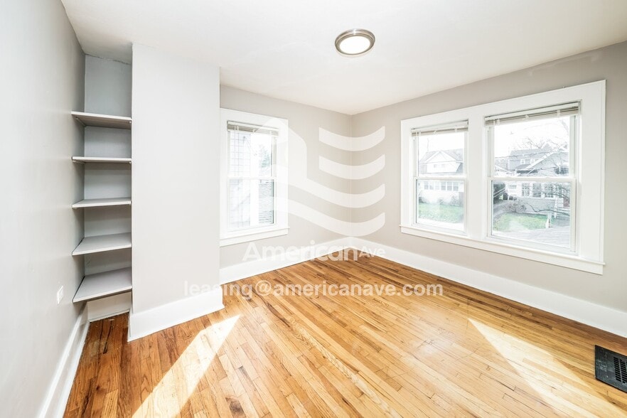 Building Photo - 134 Maplehurst Ave