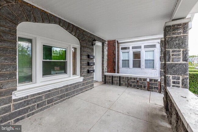 Building Photo - 4924 Chestnut St