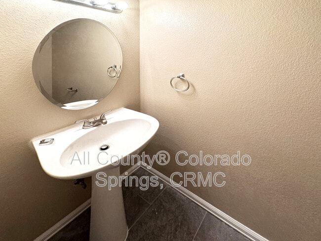 Building Photo - 5048 Weaver Dr