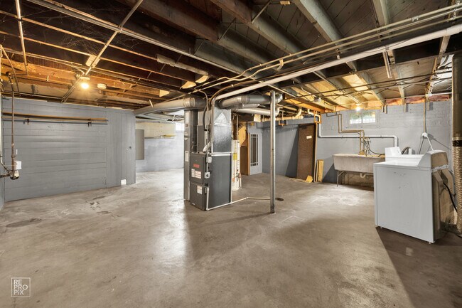 Building Photo - 1009 Prairie St