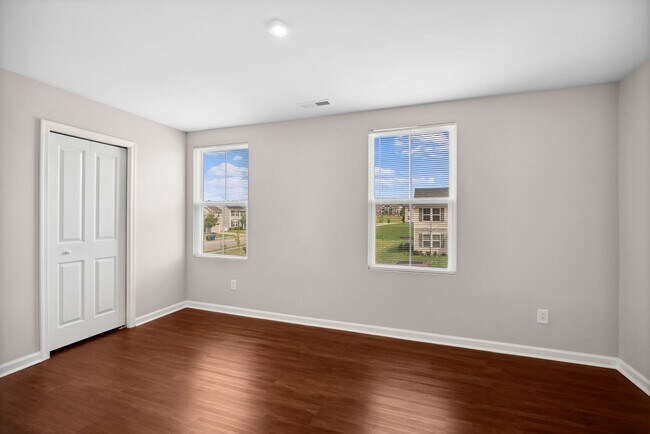 Building Photo - ?Beautifully F?resh Painted Carpetless 4-B...