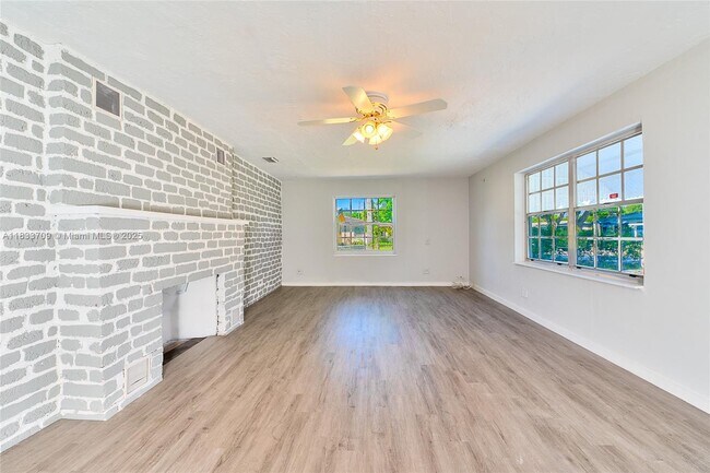 Primary Photo - 6130 SW 32nd St