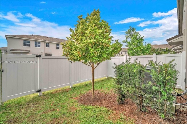 Building Photo - 142 SW 170th Ave