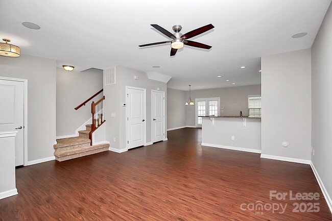 Building Photo - 6826 Colonial Garden Dr