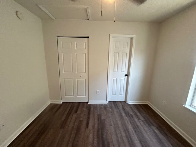 Building Photo - 3-bedroom, 2.5-bathroom two-story home located in the desirable Gatewood Communities!