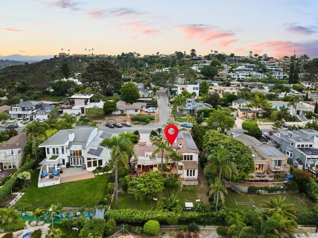 Building Photo - 701 N Granados Ave