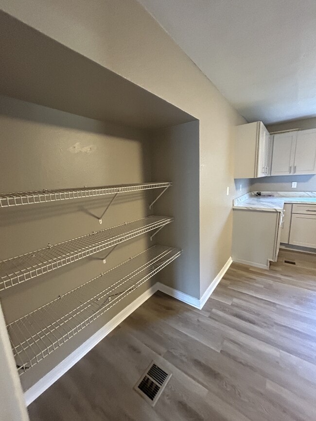 Building Photo - 2420 TanglewoodMain House