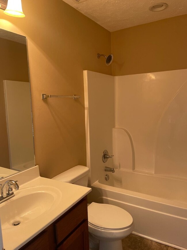 Building Photo - Executive Living!