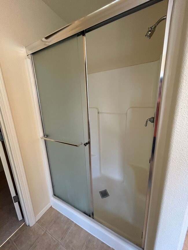 Building Photo - Spacious 4 Bedroom (plus den), 3 Bath Home...