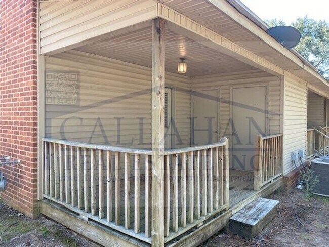 Building Photo - Sherwood 2 Bedroom Townhome