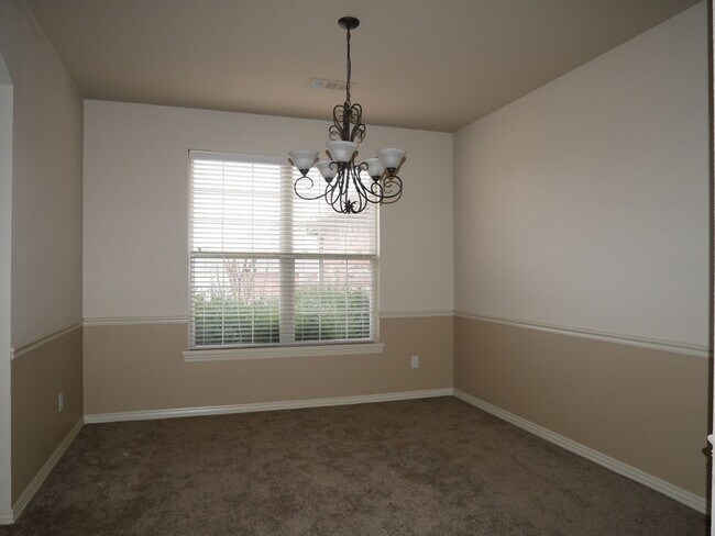 Building Photo - 1216 Bur Pl