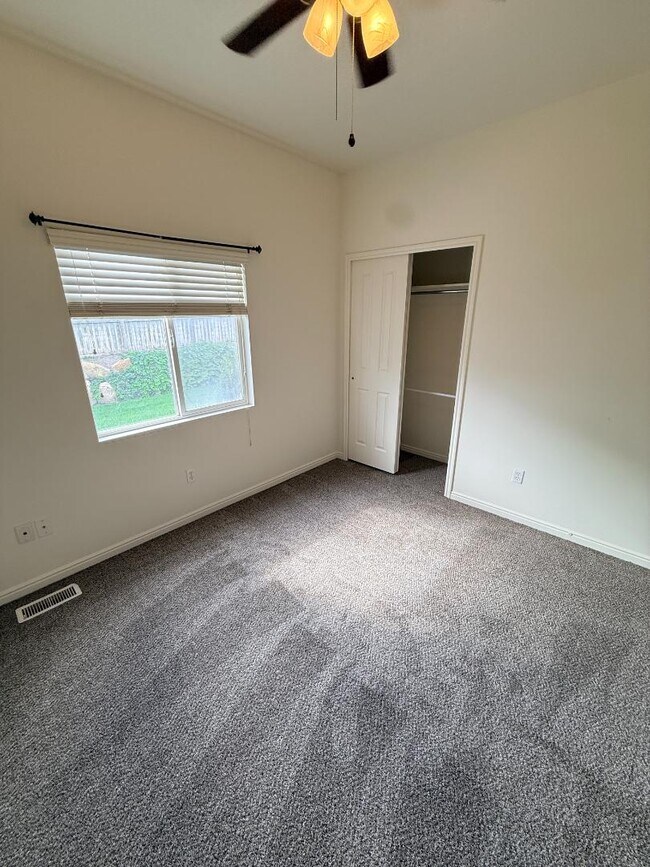 Building Photo - 8825 Jefferson Dr