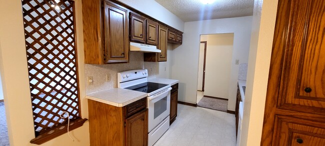 Building Photo - 3006 Hilldale Dr