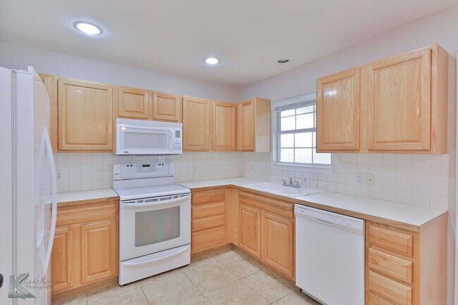 Building Photo - Great 3 bedroom 2 bath home in Wylie district.