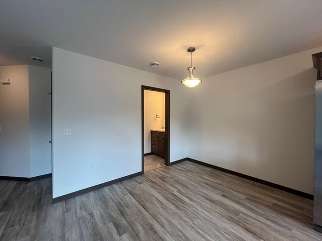 Building Photo - 1606 Eastside Cir
