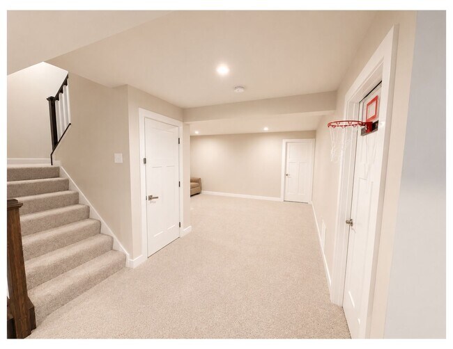 Building Photo - 805 Llanelli Dr