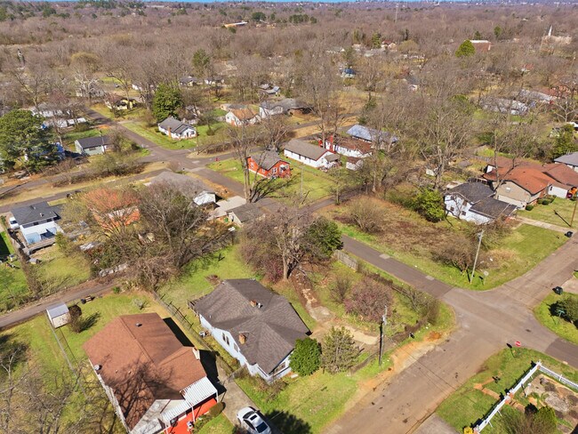 Building Photo - 3332 Walnut Ave SW