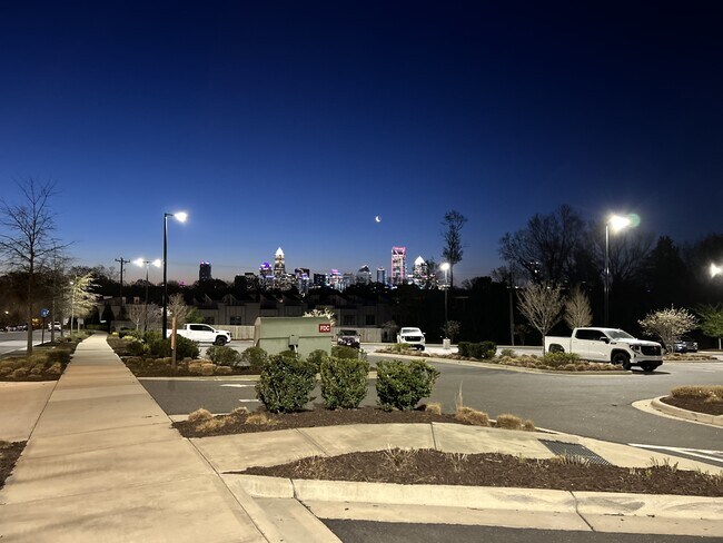 Building Photo - 805 Woodruff Pl