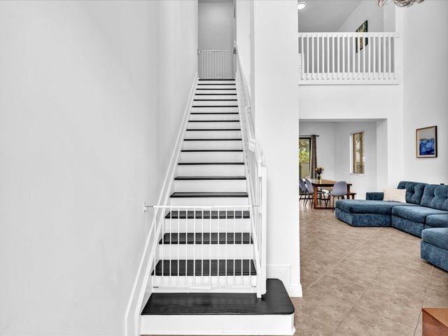 Building Photo - 2414 Venetian Way