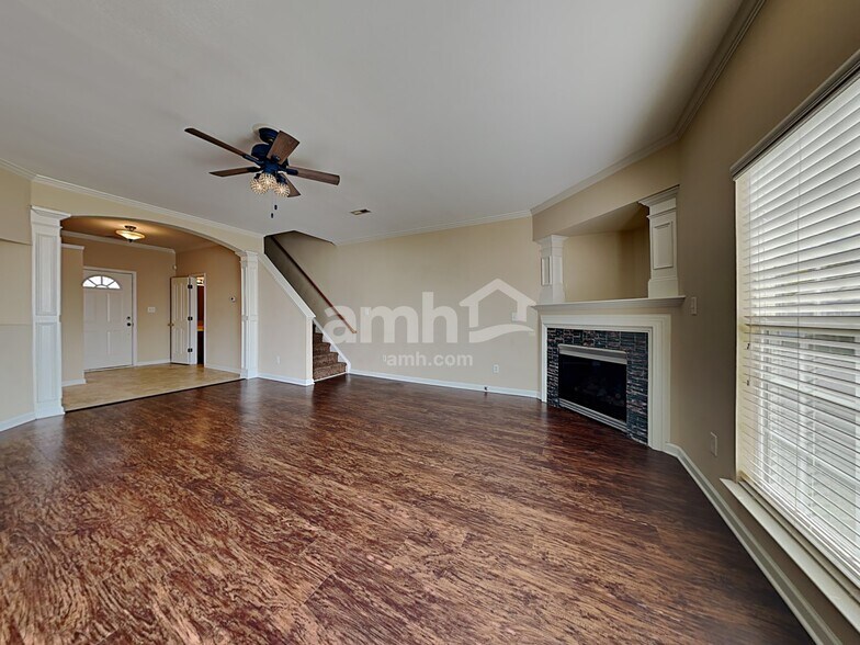 Building Photo - 2528 Ingleside Dr