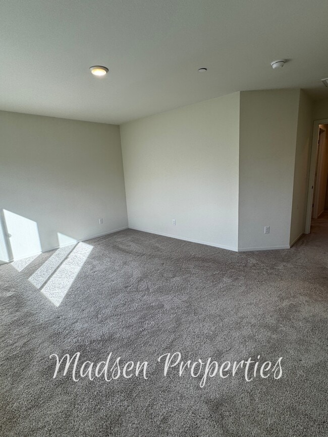 Building Photo - 114 Christian Ave