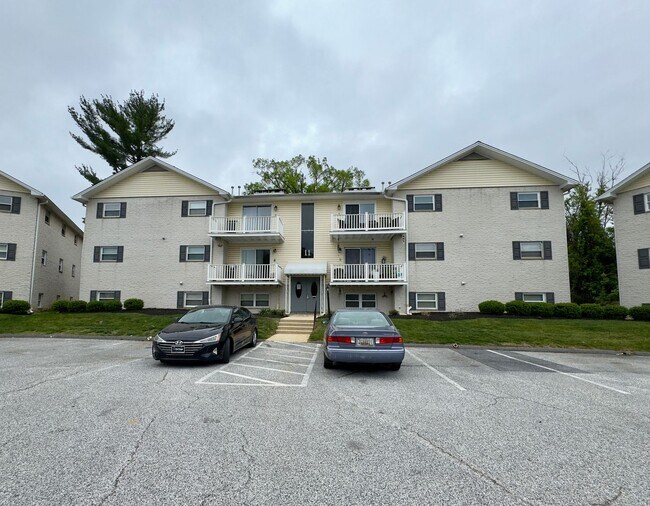 Building Photo - Charming 3 Bedroom/2 Bathroom Apartment in Cockeysville, MD!