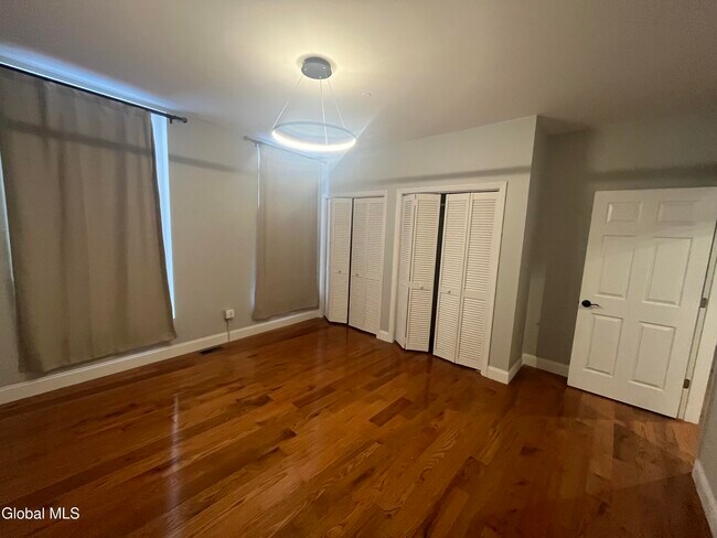 Building Photo - 37 Maiden Ln