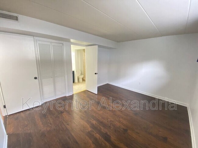 Building Photo - 124 Roberts Ln