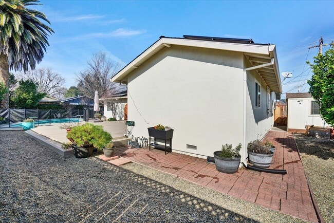 Building Photo - 1966 Westover Dr