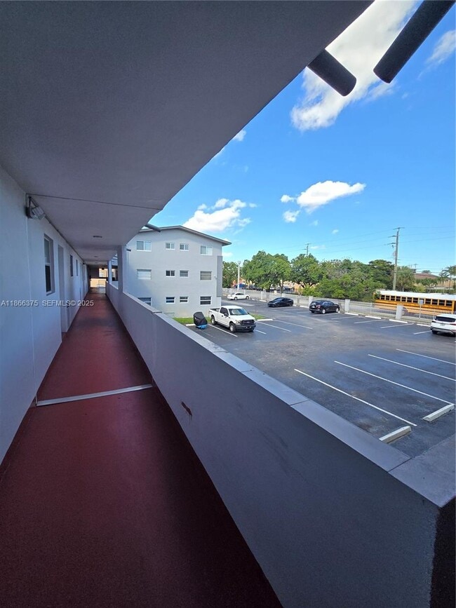 Building Photo - 120 ROYAL PALM Rd