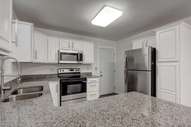 Building Photo - 2716 S Vermont Ave.