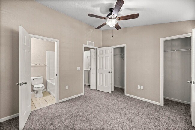Building Photo - **  MAINTENANCE FREE TOWNHOME **2 BD 2.5 BATH