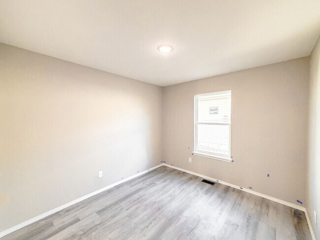 Building Photo - Stunning 4-Bedroom Home