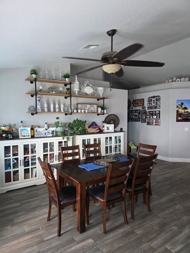 Building Photo - This Home Is Loaded!
